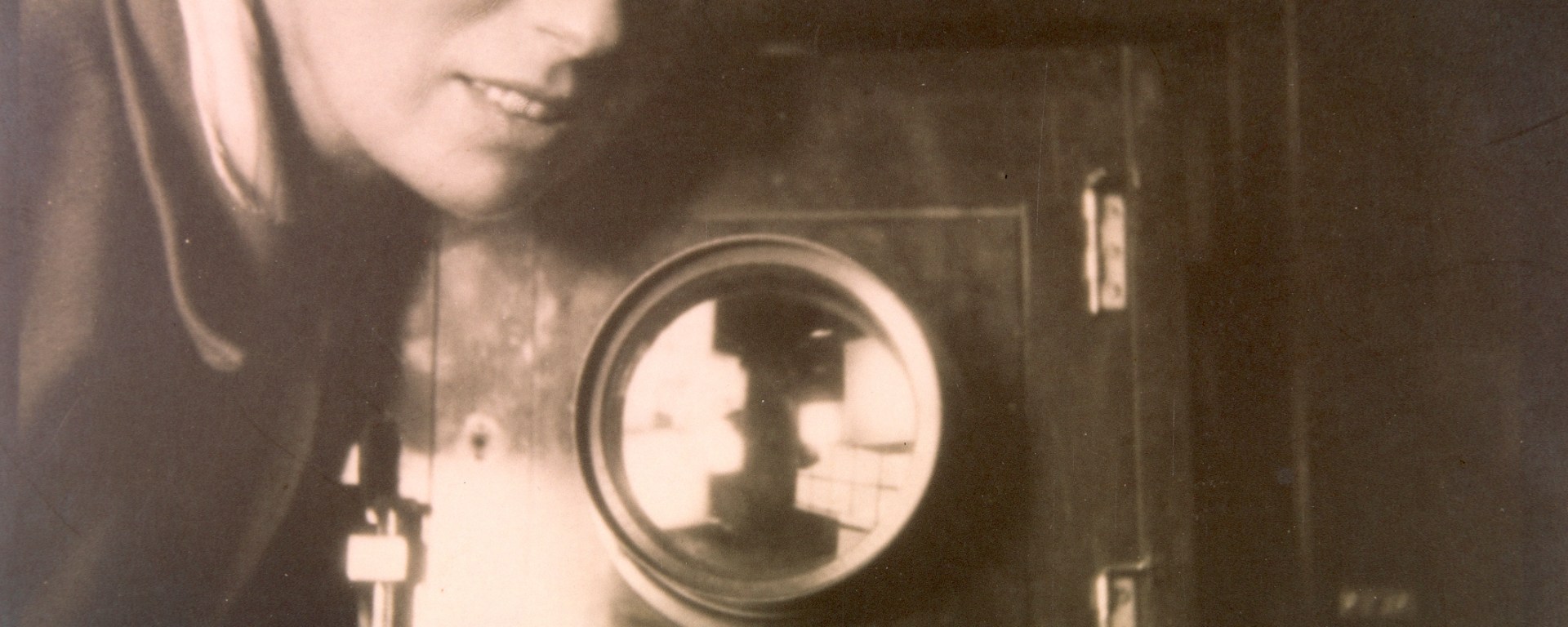 Self portrait of Trude Fleischmann with her camera
